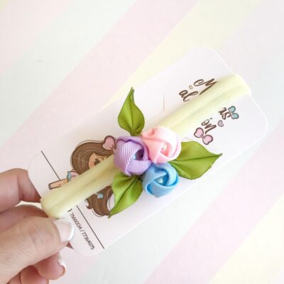 Vincha para bebé con flores hechas de cinta