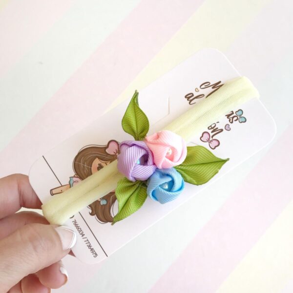 Vincha para bebé con flores hechas de cinta