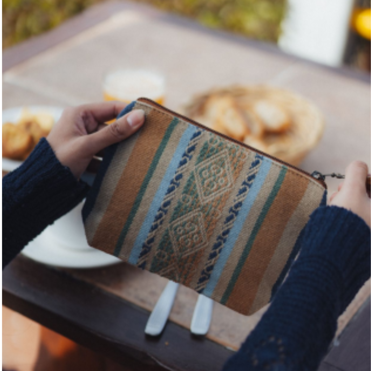 Makeup Pouch - Estuche de Maquillaje de Aguayo - Imagen 2