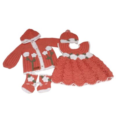 Conjunto floreado tejido para bebé