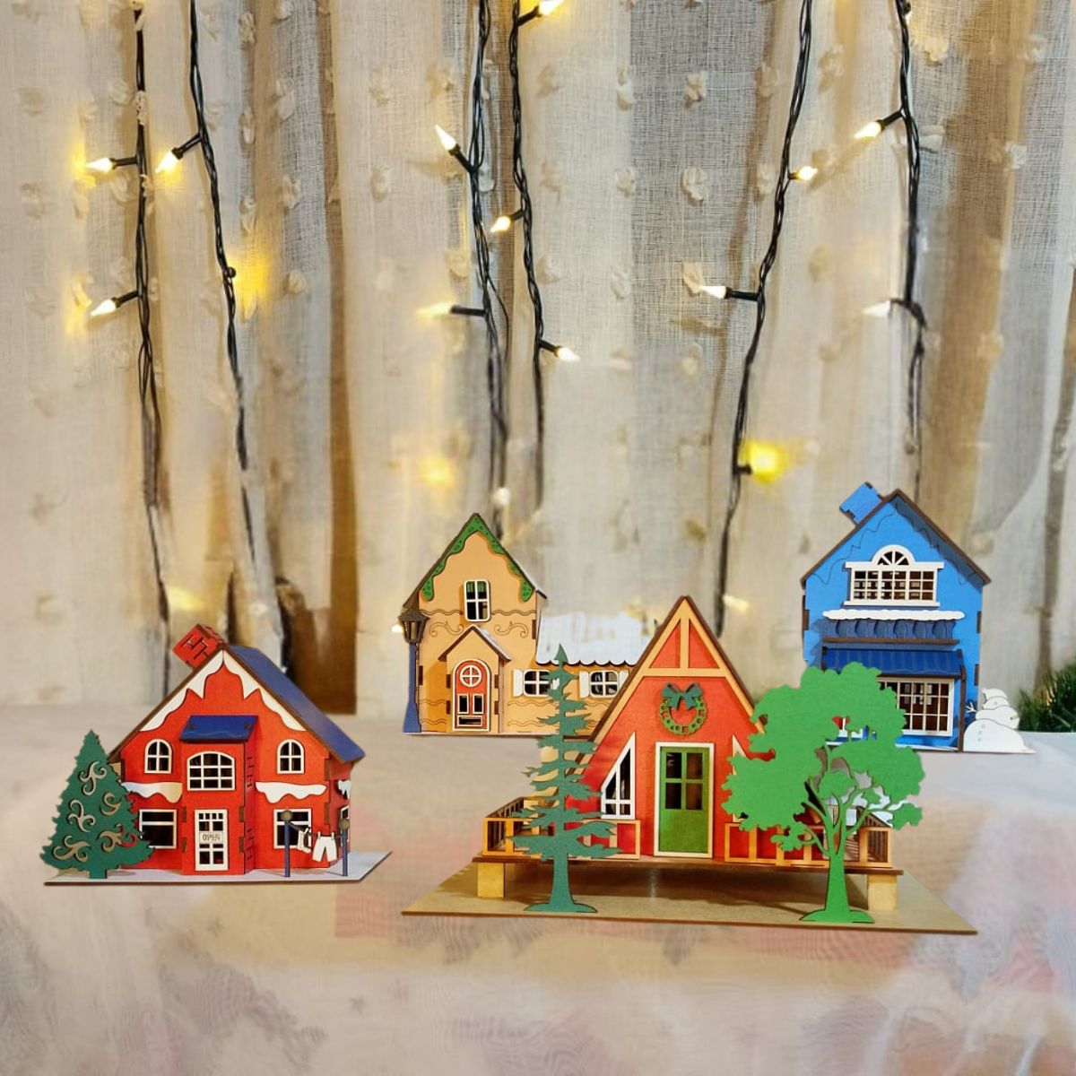 Villa navideña artesanal a colores - Set de 4 casas